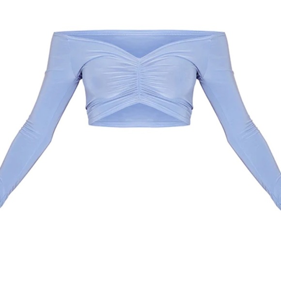 NWT Pretty Little Thing Powder Blue Slinky Ruched Front Long Sleeved Crop Top - Picture 4 of 5